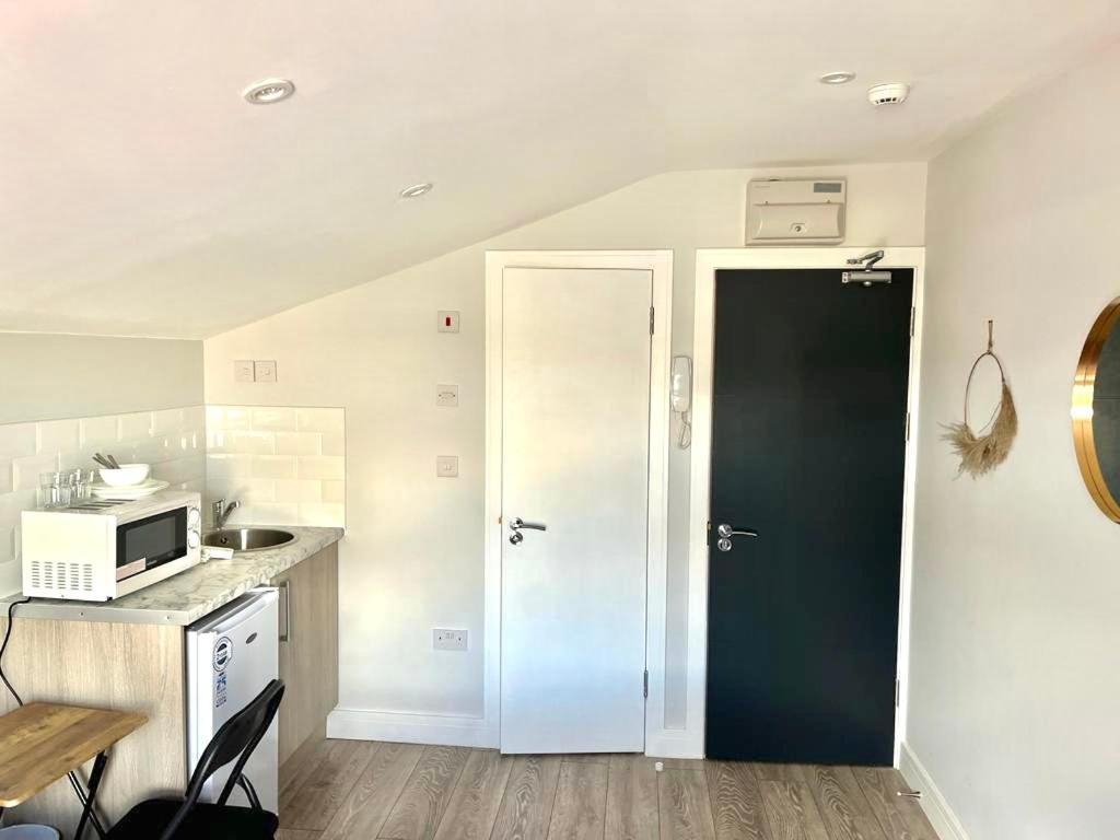 Southall Suites By Gh Stays Eksteriør bilde